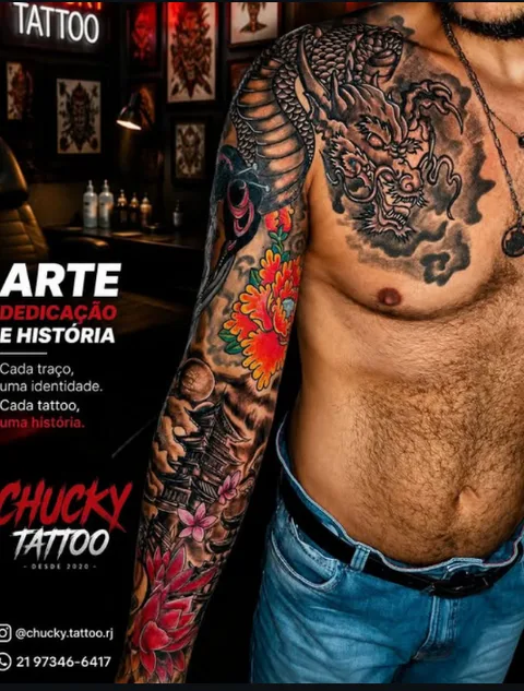 Tatuagem oriental, dragão e floral